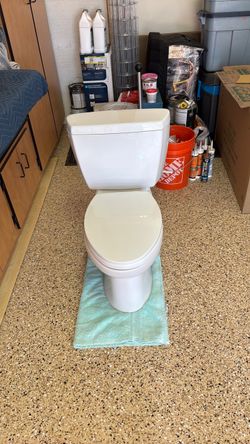 Toto 1.6 gal per Flush Toilet Clean