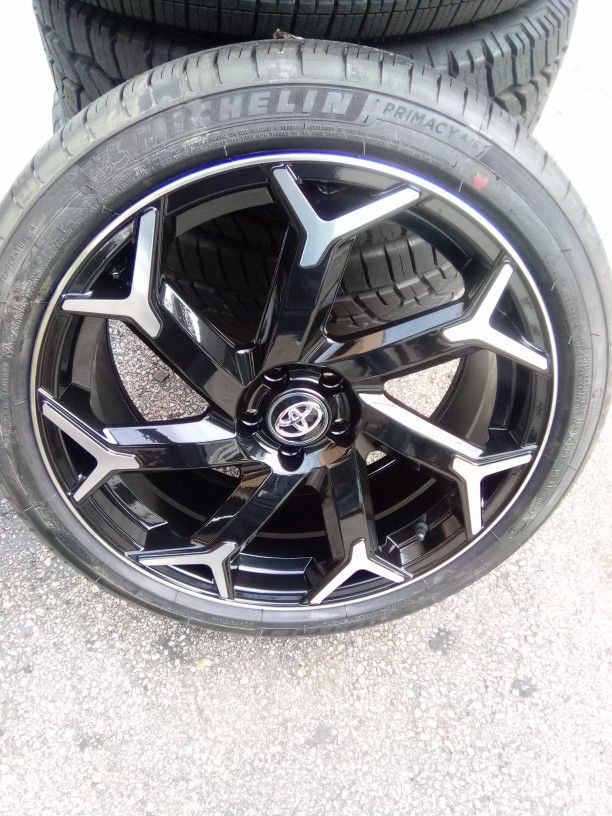 2025 Toyota Corolla 18-inch Wheels And Michelin Tires.