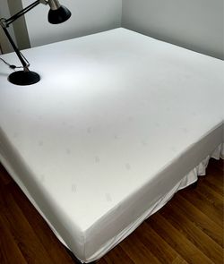 🚚 Moving Sale! Sleep Innovations 10" King Memory Foam Mattress – Made in USA ($450 New)