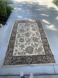 Ivy And Chocolate Color Area Rug