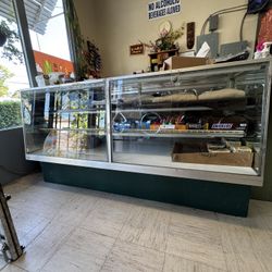 Glass display counter 