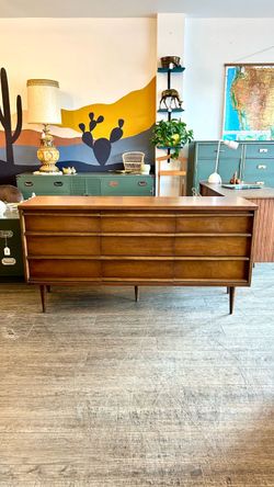 MCM Dresser / Mid Century Modern Lowboy / 9 Drawers