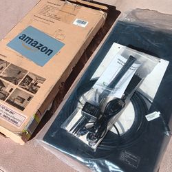 Brand New Antenna,  Let's You Get Free Channels.  Asking $10. Great Price! Please Check Out All My Stuff.  Message Me If You're Interested 😄 