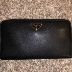 Women’s Prada Large Saffiano Leather Wallet