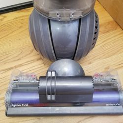 NEW cond DYSON BIG BALL  , ANIMAL PLUS VACUUM  , WORKS EXCELLENT  , In THE BOX  ,   All ATT ,                                                      S  