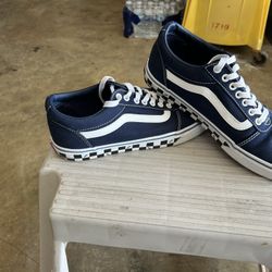 Pair Of Men’s Vans Sneakers Size 10