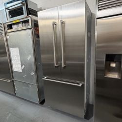 🔥 LIKE NEW – THERMADOR BUILT-IN REFRIGERATOR 🔥 💲 Price Today: $3,799 🚚 Delivery & Installation Available  Upgrade your kitchen with this premium T