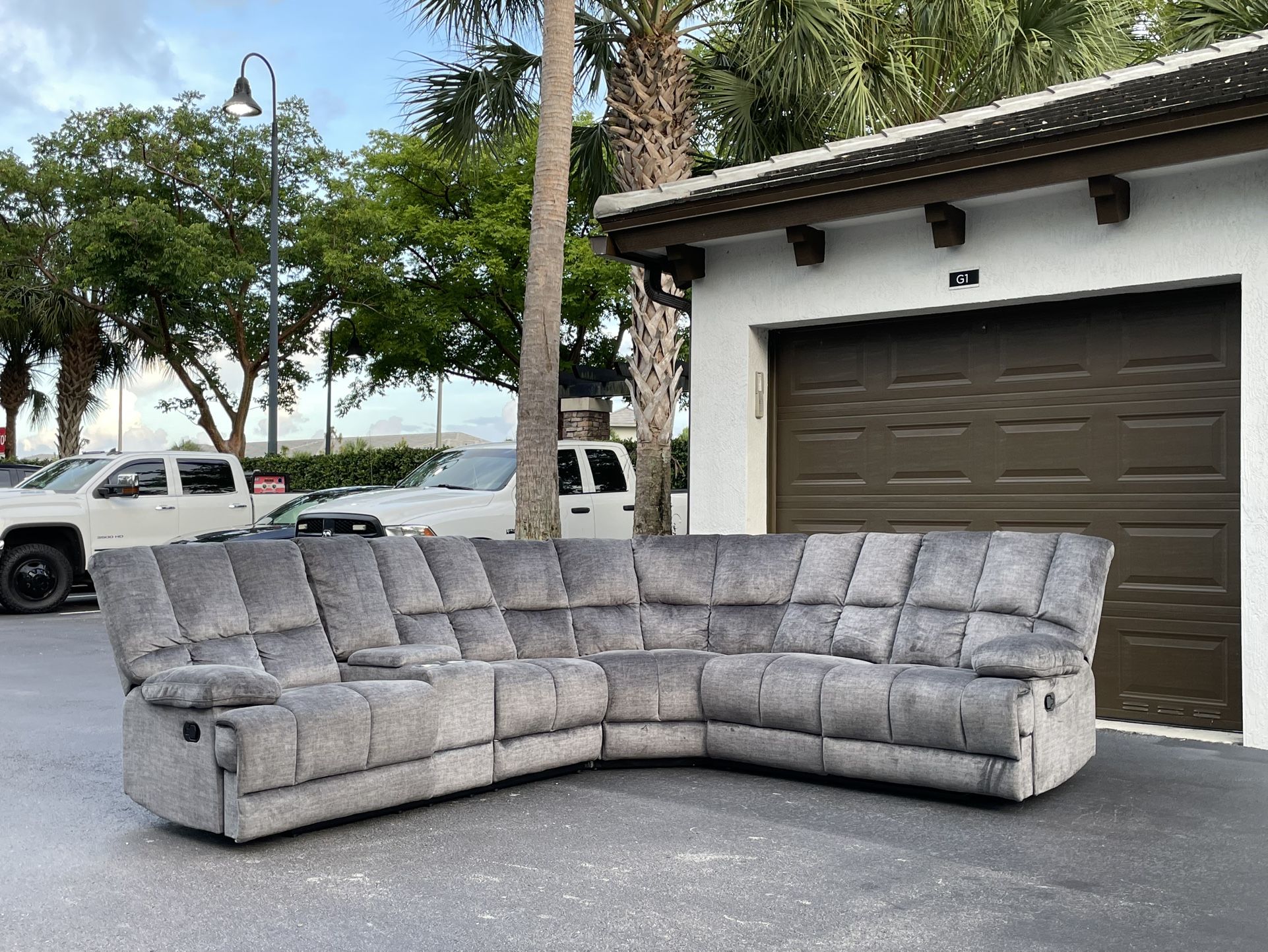 Couch/Sofa Sectional - Recliner - Microfiber - Gray - Delivery Available 🚛