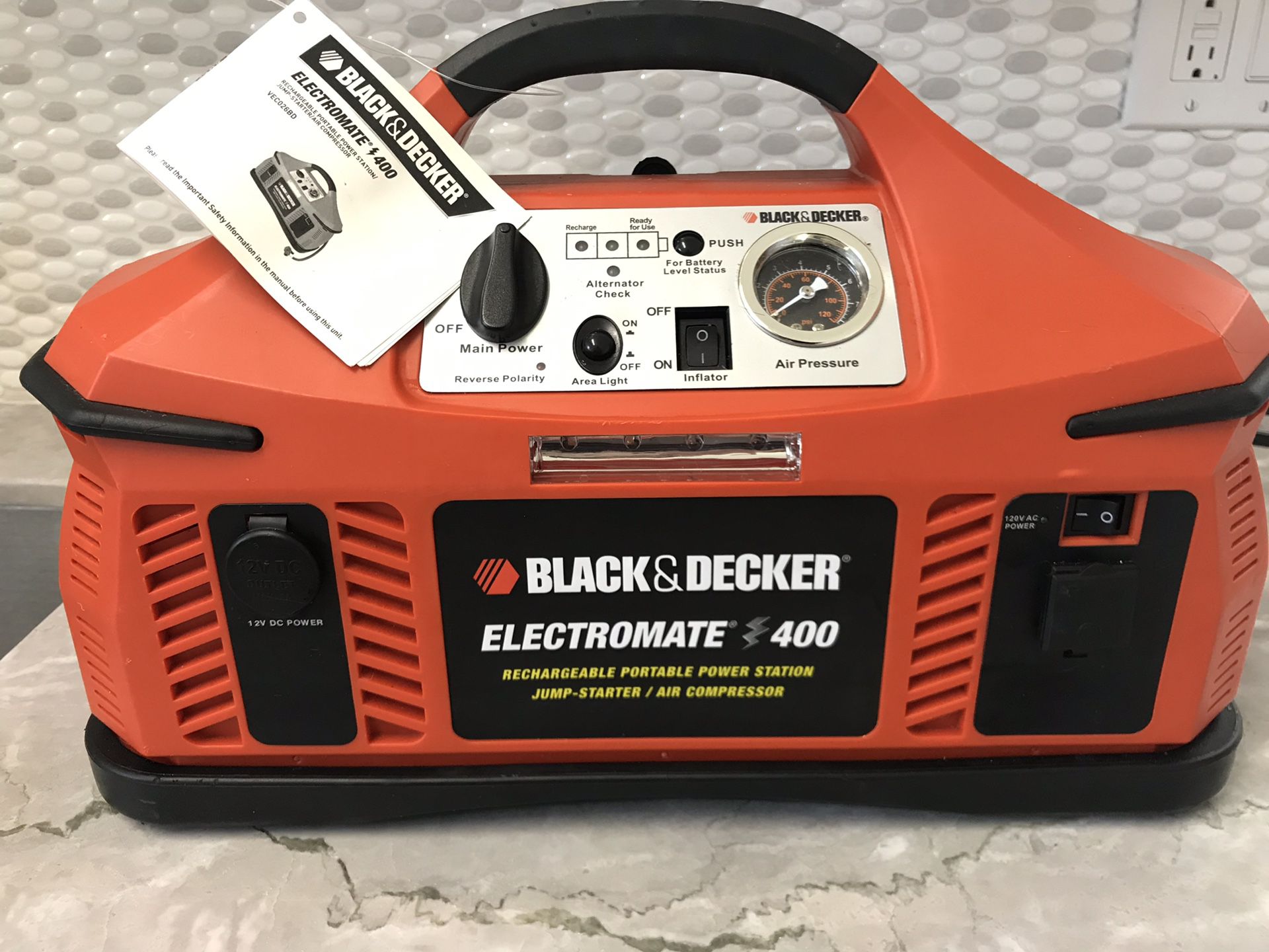 Black & Decker. Jump Starter/Air Compressor for Sale in Delray