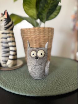 Small cat succulent holder