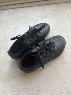 Brand New Soccer Shoes Boys Size 11:00. 