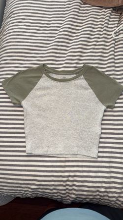 Hollister women’s crop top