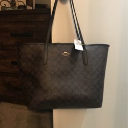 Large COACH TOTE PURSE WITH SNAP CLOSE