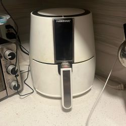 pots and pans with lids and air fryer 