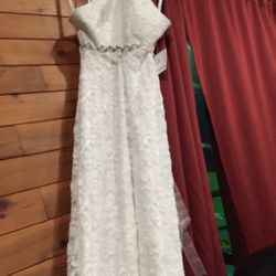 Wedding Dress Never Been Worn Size 9