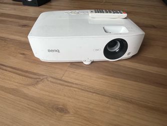BenQ 1080p Full HD Projector w/ Remote – Excellent Working Condition