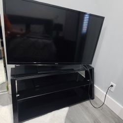 Tv / TV Stand 