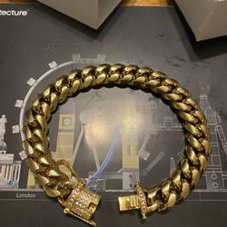 cuban link bracelet (12mm) iced out lock