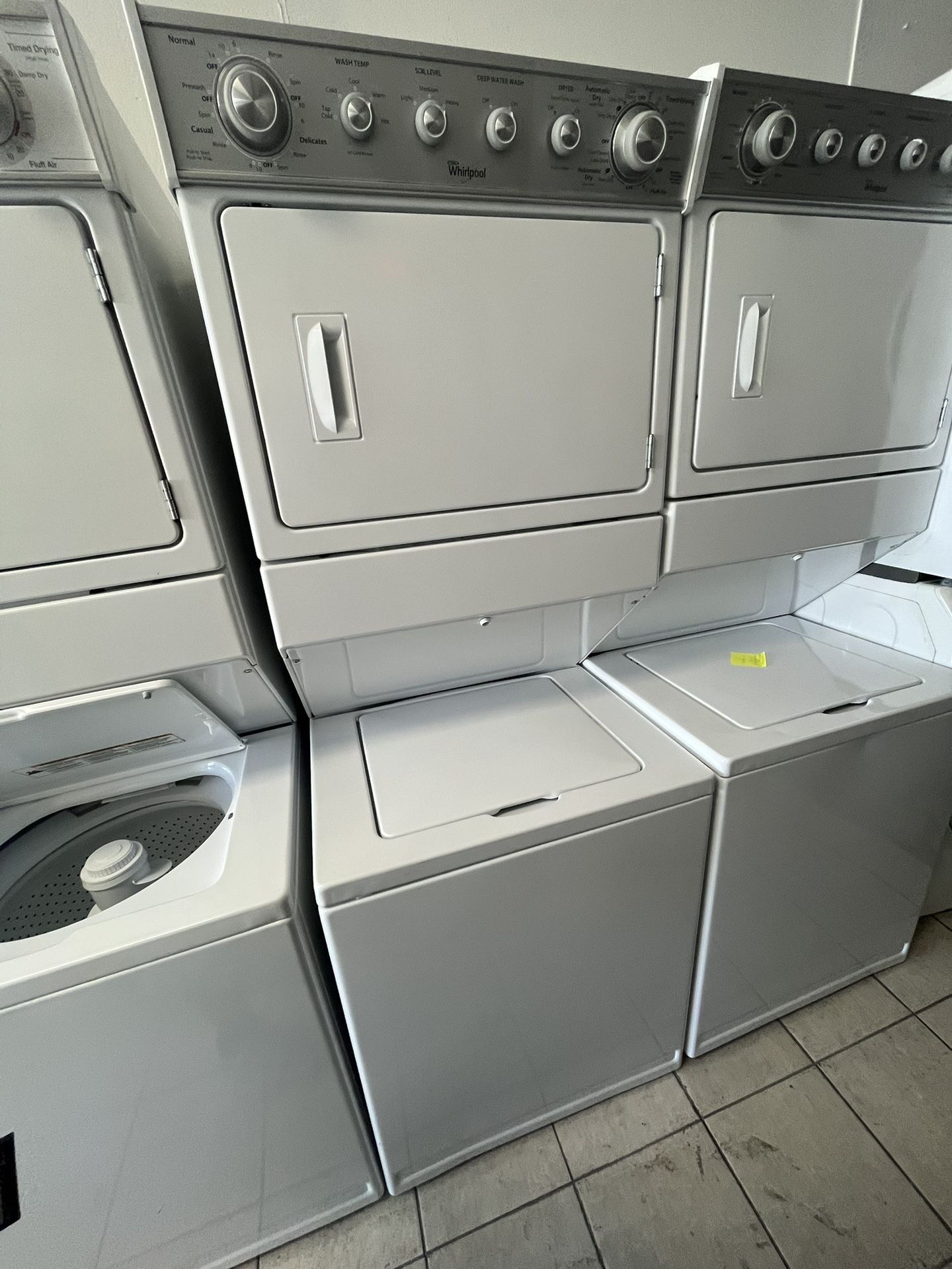 Washer And Dryer Whirlpool 27”combo