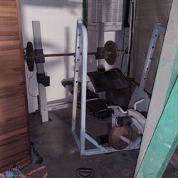 Golds Gym Pro Series Weight Bench W/ Leg Lift