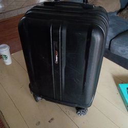 Traveling Suitcase With Wheels Very Nice Nothing Wrong With It