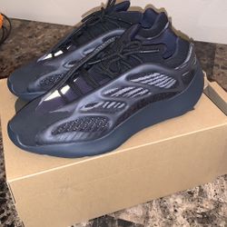 adidas Yeezy 700 V3 Alvah Size 9.5