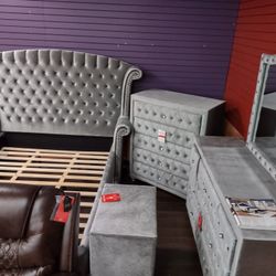 4pc queen Bedroom Set Queen Bedframe Dresser Mirror Nightstand 