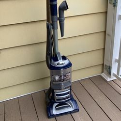 Shark Navigator Deluxe Vacuum 