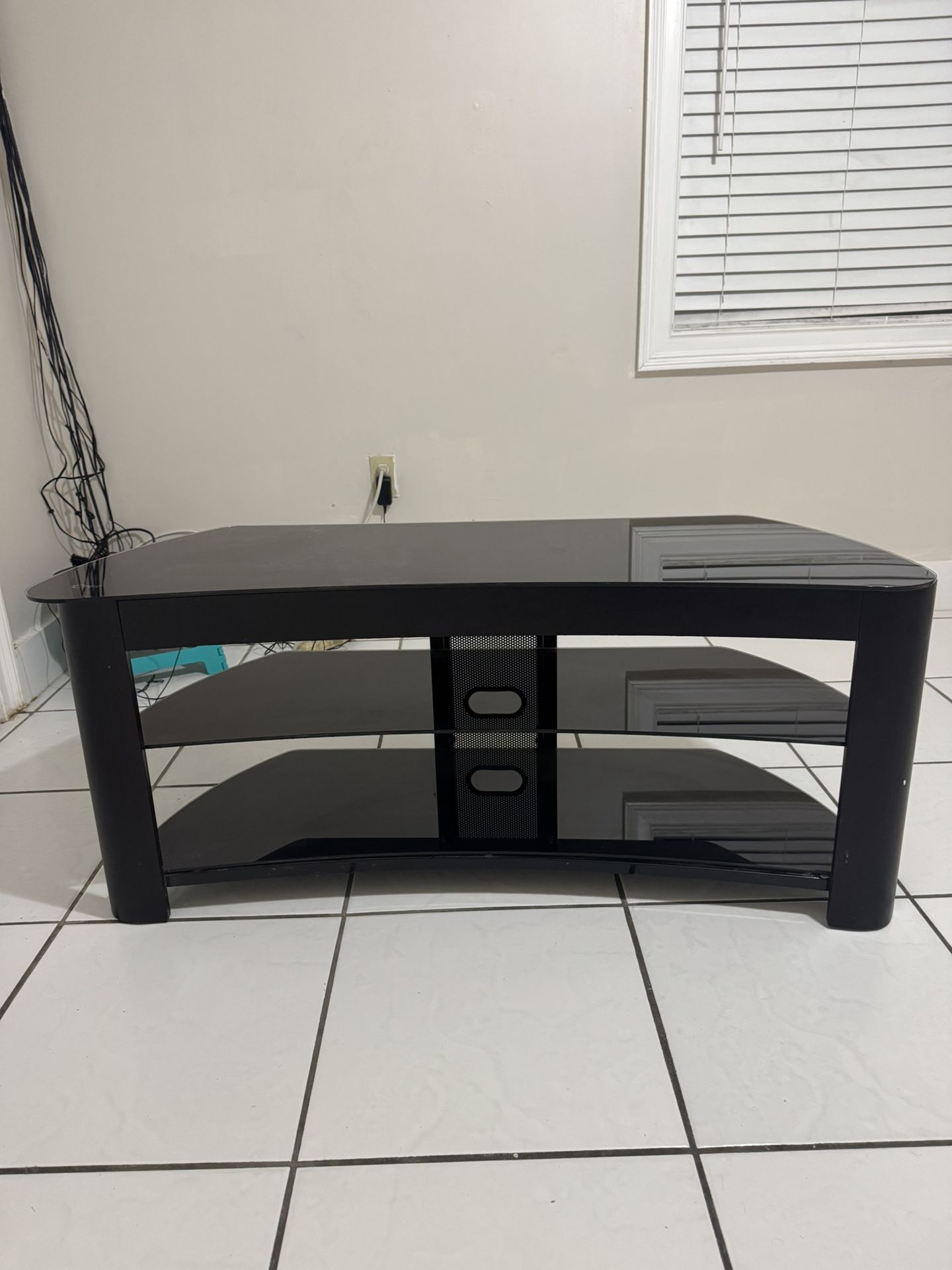 TV TABLE