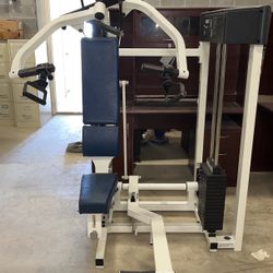 Incline Chest Machine Paramount