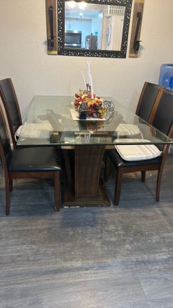 Dining Table Set – Seats 6 – Glass & Wood