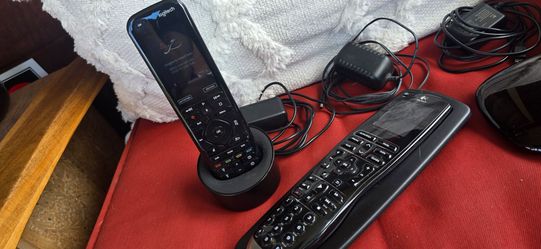 Programmable Logitech remote control bundle with hub complete