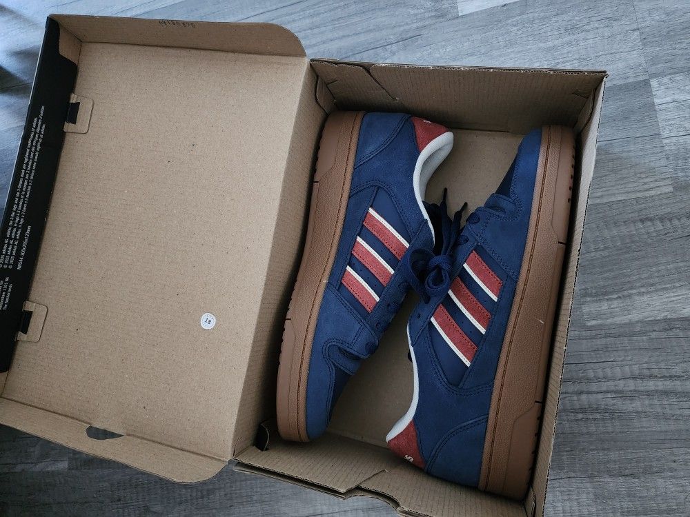 Adidas Sneakers