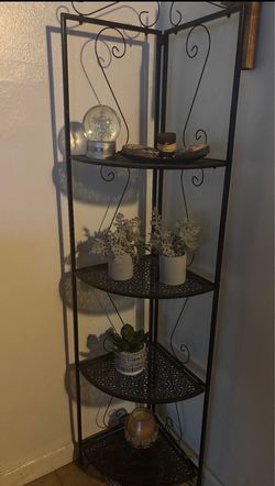 Corner shelf