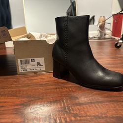 Black Leather - Clark’s - Block Heel 