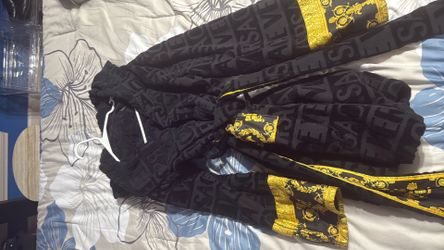 Versace Men’s Robe (Size: Large) fits males height 5’8-6’4
