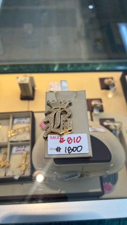 B pendant