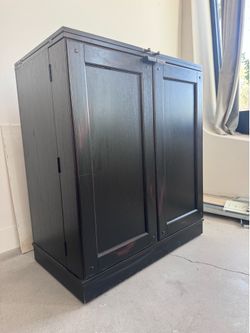 ARHAUS Cabinet