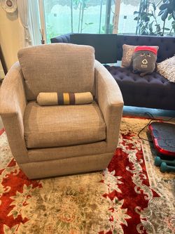 Swivel armchair