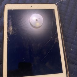 Used iPad Screen Broken Still Works