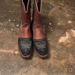 Boots Size 7 New