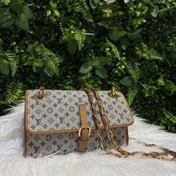 Louis Vuitton Mini Lin Camille COA included. 