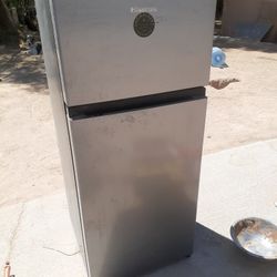 Hisense Mini Fridge 
