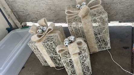 White light up Christmas presents
