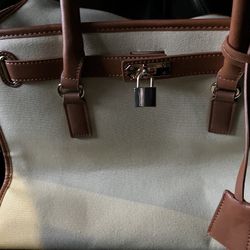 Dog Poucher/handbag.  Transporting-  New. Medium Size.   *obo**