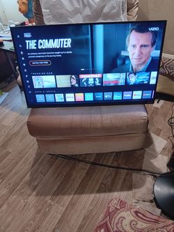 VIZIO 32 in 1080 HD Digital flat panel Smart TV