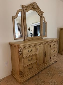 QUEEN BEDROOM SET