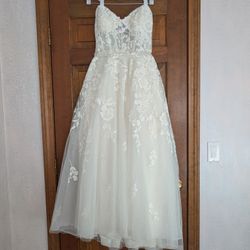 Galina Signature Ivory Wedding Dress With Veil