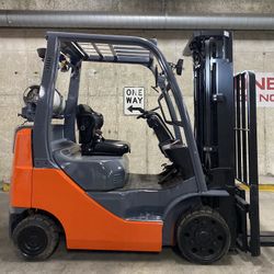 TOYOTA M8 forklift,4500 lb, 3 stage, side shift 