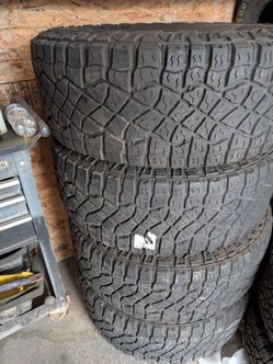 325 65 18 LT - GOODYEAR Tires set